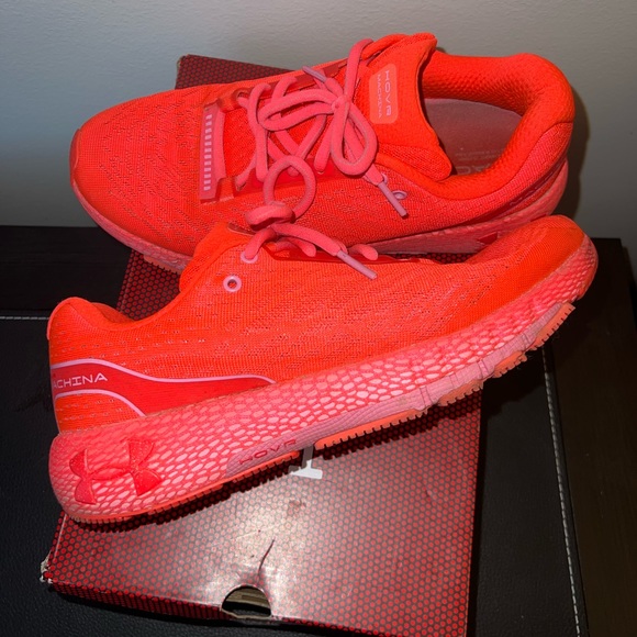 Under Armor Womens HOVR Machina running shoes, size 9.5 - OFFERS WELCOME - Picture 3 of 4